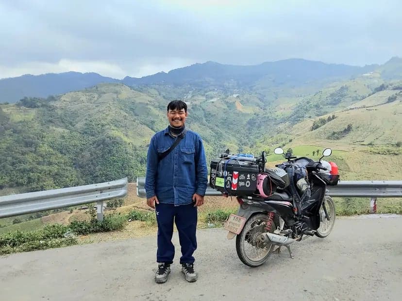 I visited Phu Chi Fa to see Thailand's Sakura (Phaya Sue Krong). Local bikers took this picture of me while I rested after climbing the steep road.