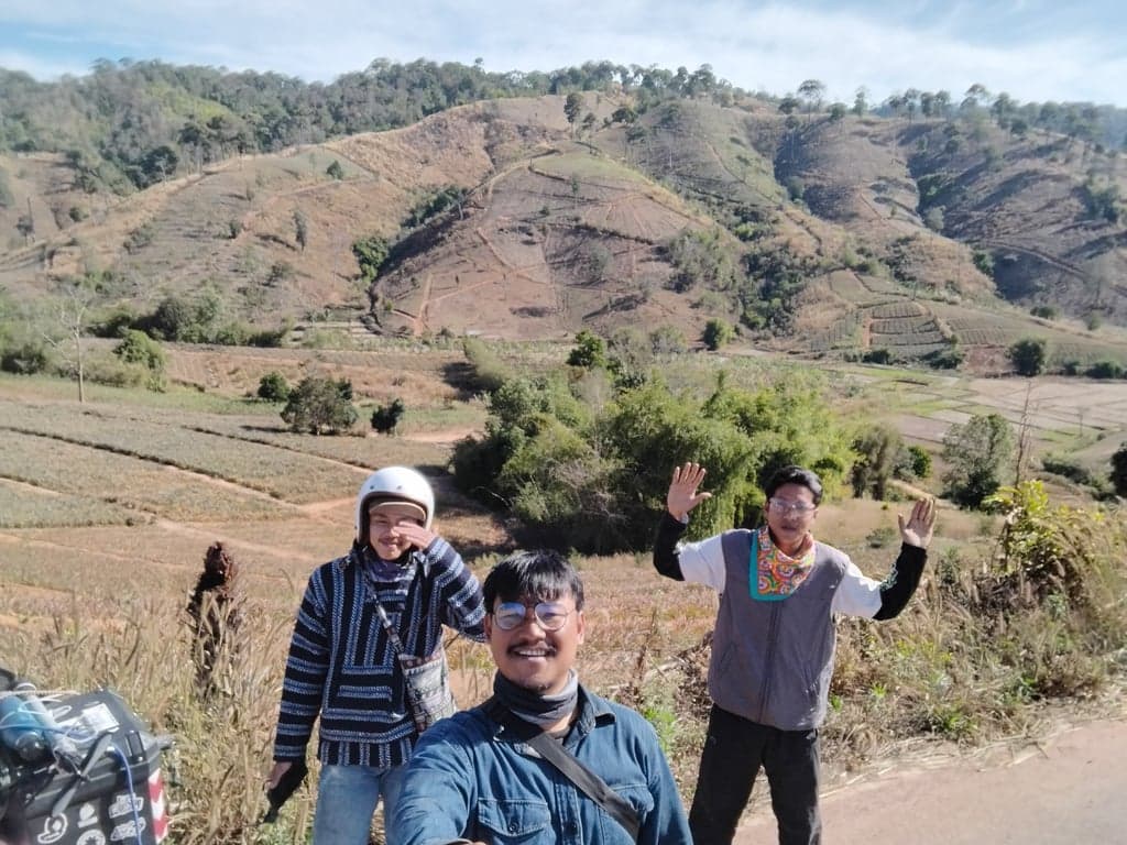 Taking a picture with new friends met while traveling in Lap Lae, Uttaradit.