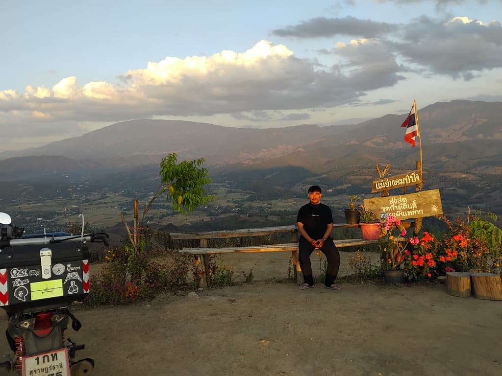 Doi Mon Mak is in Mae Cham, about 120 kilometres from downtown Chiang Mai. It was opened for tourists in 2019 as a new viewpoint in the northern province, offering unobstructed 360-degree views of the sea of fog.