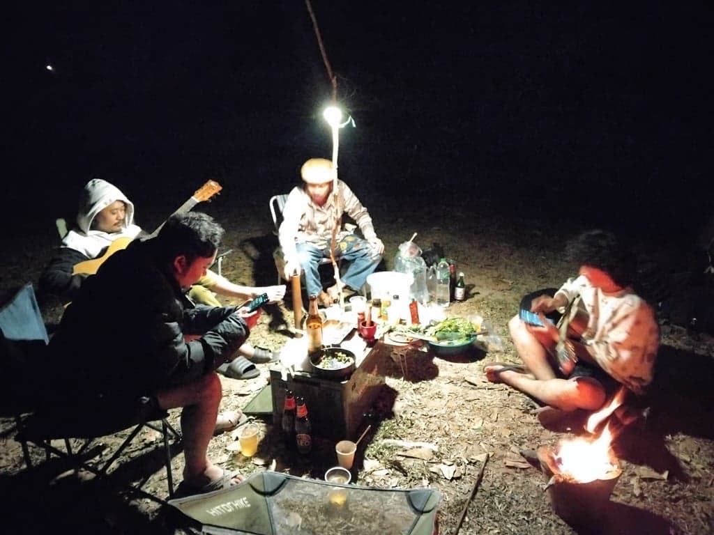 Meet group of local artist by coincidence while camping near Kok River, Chiangrai.